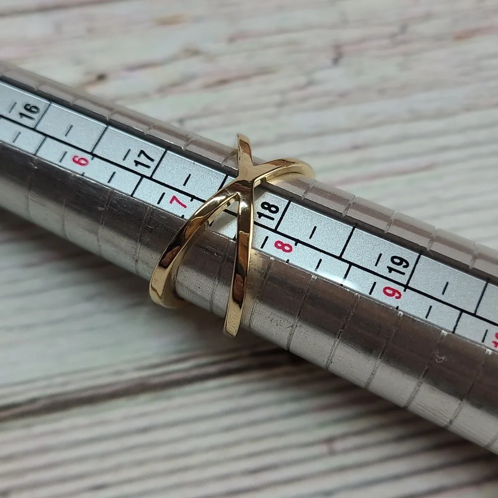 BUNDLE OF THREE FASHION RINGS - Picture 10 of 12